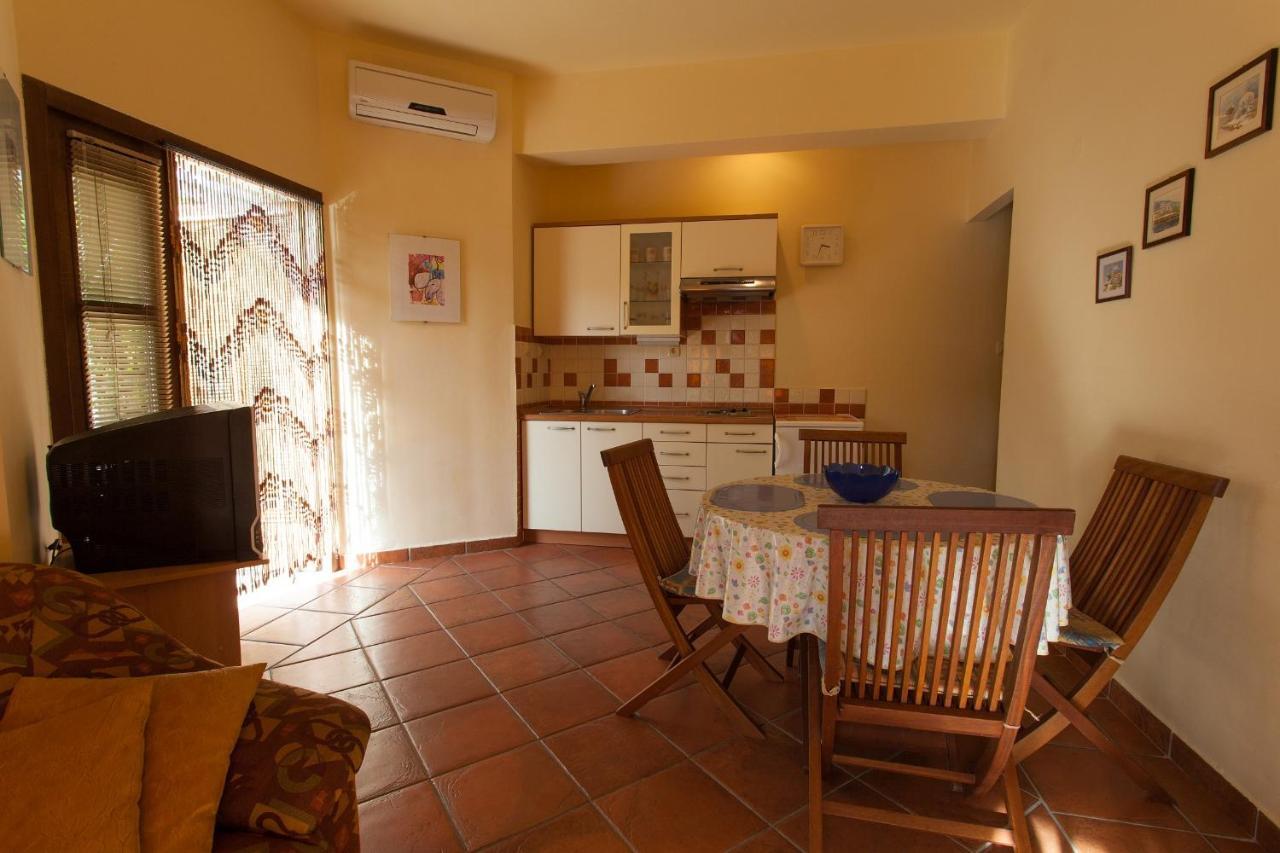 Apartman Vjekoslav Krk Town Bagian luar foto