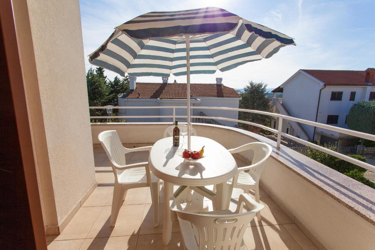 Apartman Vjekoslav Krk Town Bagian luar foto