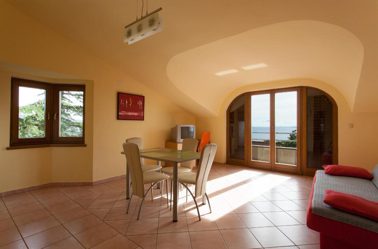 Apartman Vjekoslav Krk Town Bagian luar foto