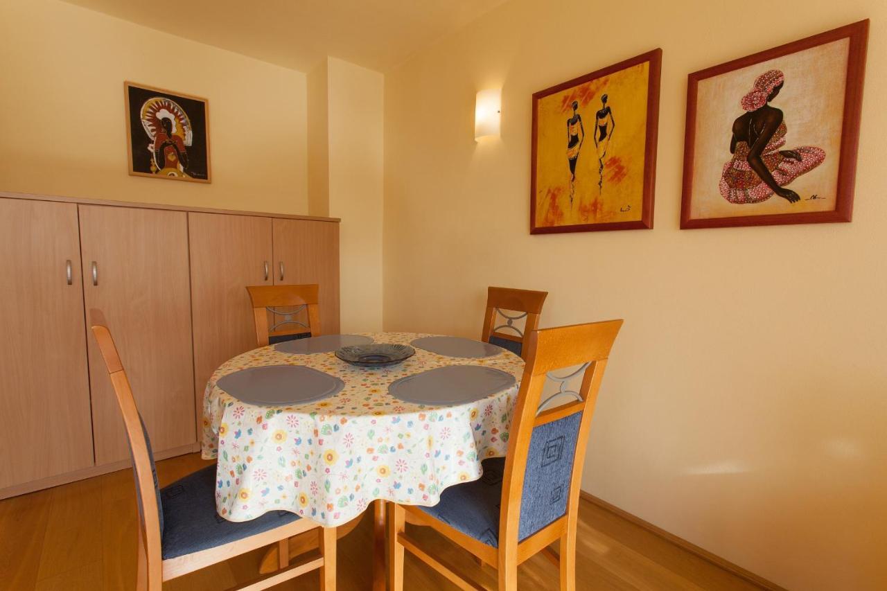 Apartman Vjekoslav Krk Town Bagian luar foto