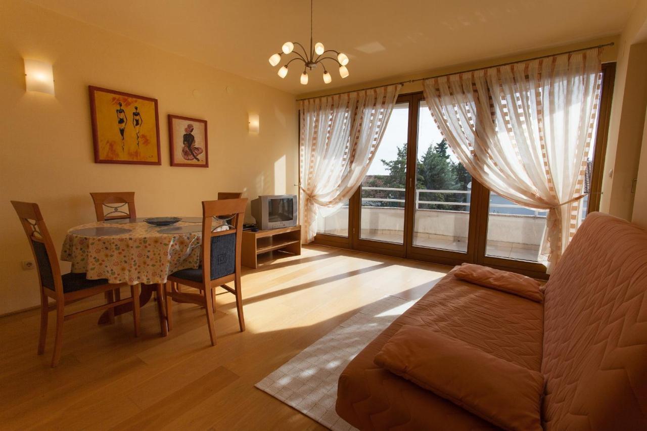 Apartman Vjekoslav Krk Town Bagian luar foto