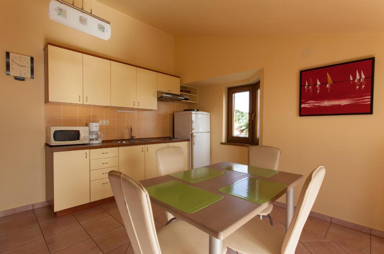 Apartman Vjekoslav Krk Town Bagian luar foto