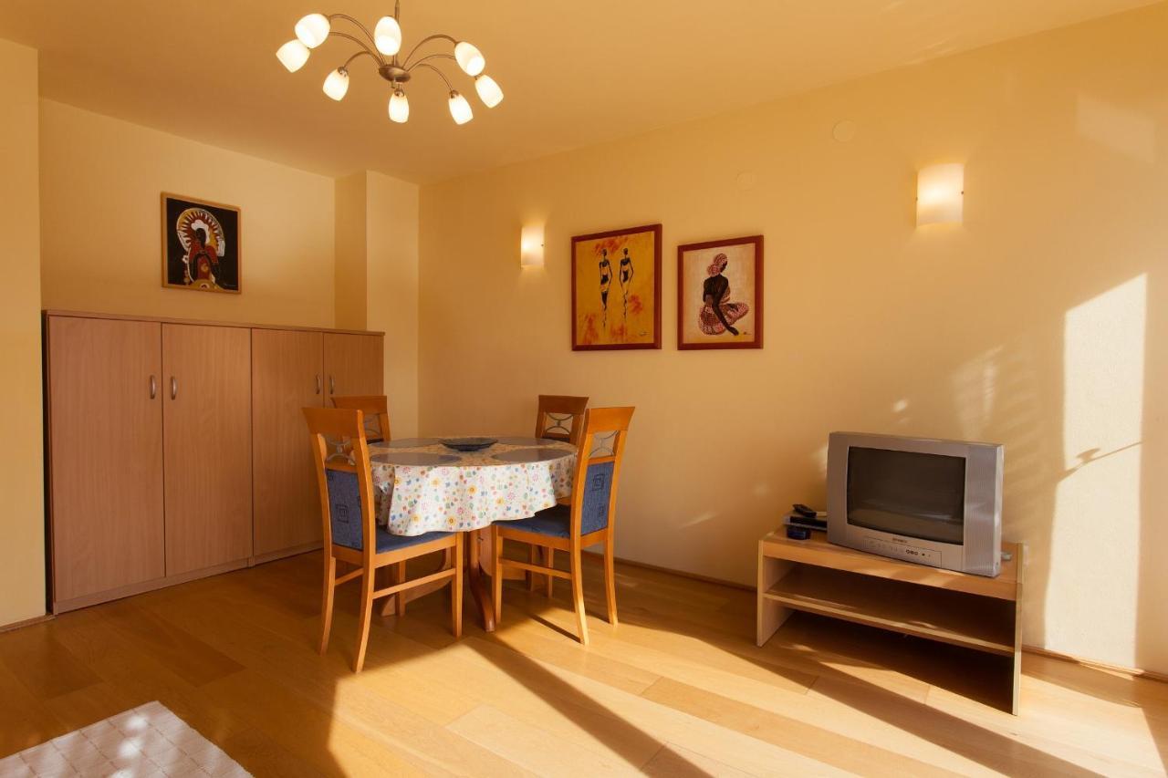 Apartman Vjekoslav Krk Town Bagian luar foto