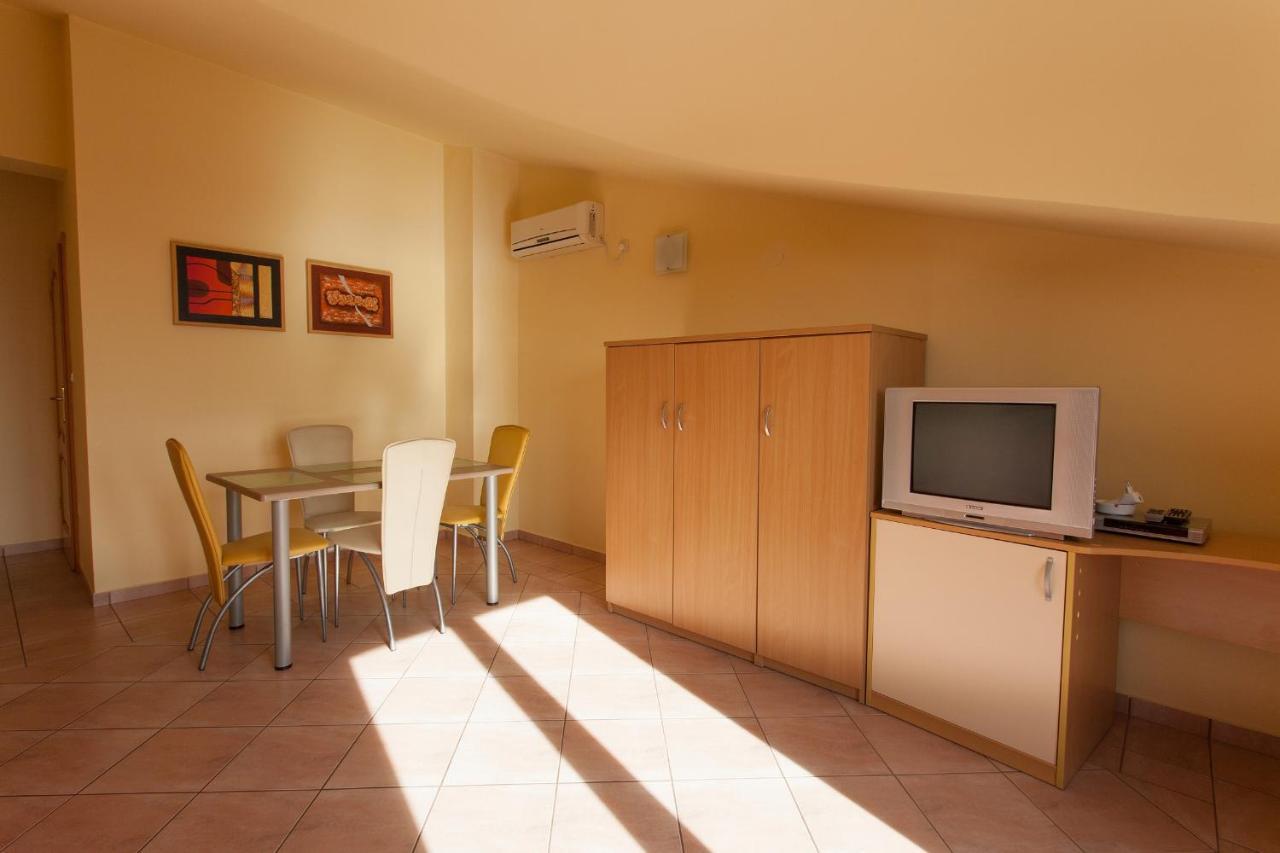 Apartman Vjekoslav Krk Town Bagian luar foto