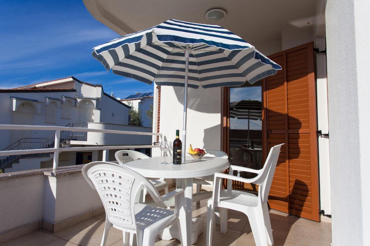 Apartman Vjekoslav Krk Town Bagian luar foto
